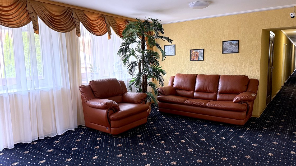 Хол на поверсі